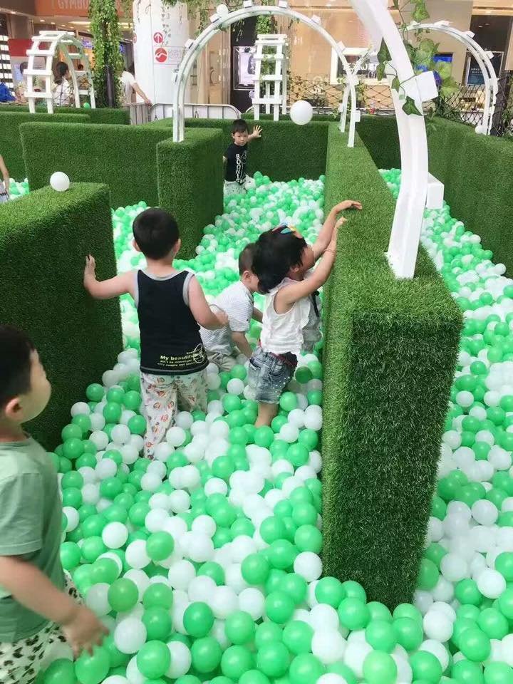 nhà bóng thảm cỏ nhân tạo