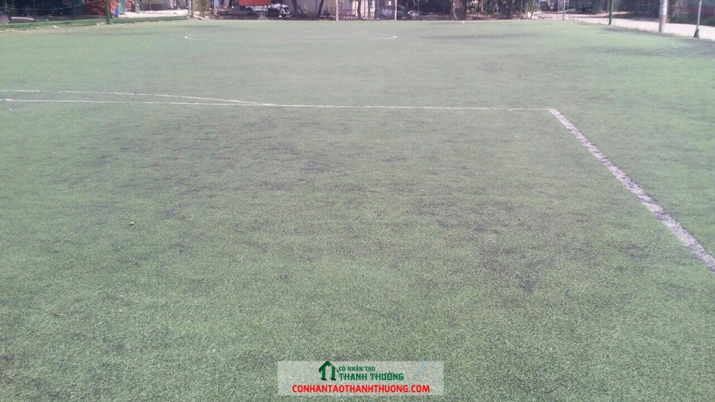 sân bóng trước khi bảo dưỡng