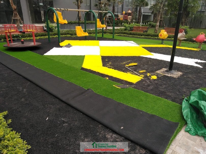 thi công cỏ nhân tạo sân chơi trẻ em