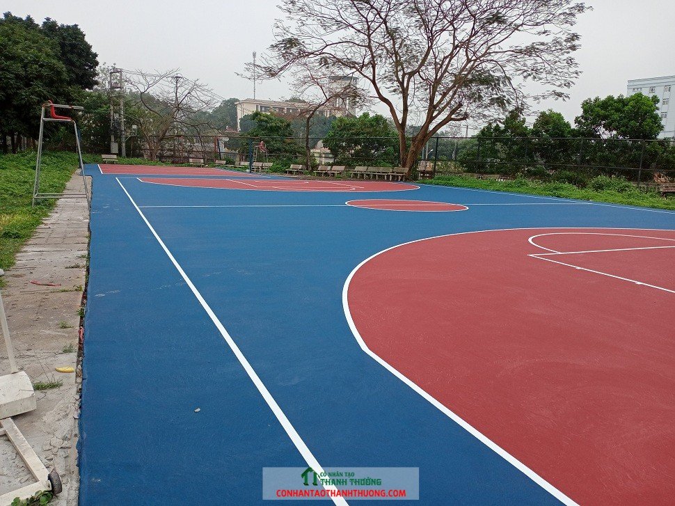 thi công mặt sơn sân bóng rổ