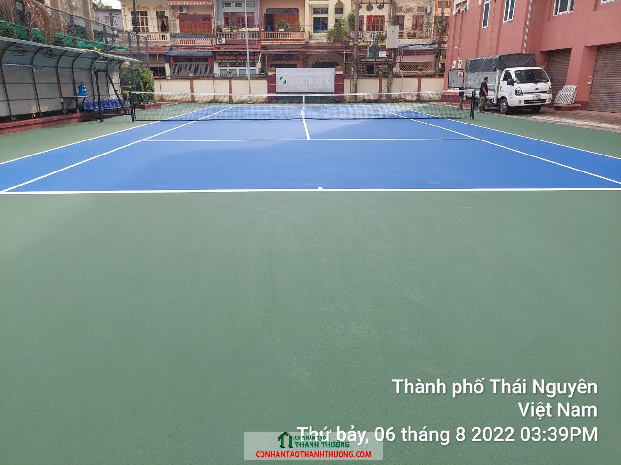 mặt sân tennis